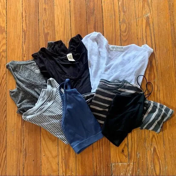 Women’s Tops Bundle - Picture 2 of 9